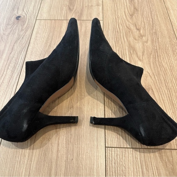Tahari TA Zest Black Suede Heeled Shoes - Picture 9 of 11